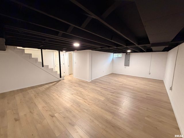 5110 N SHERIDAN Road, Peoria, IL 61614