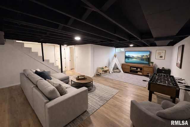 5110 N SHERIDAN Road, Peoria, IL 61614