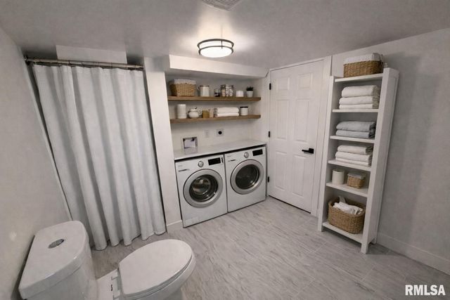 5110 N SHERIDAN Road, Peoria, IL 61614