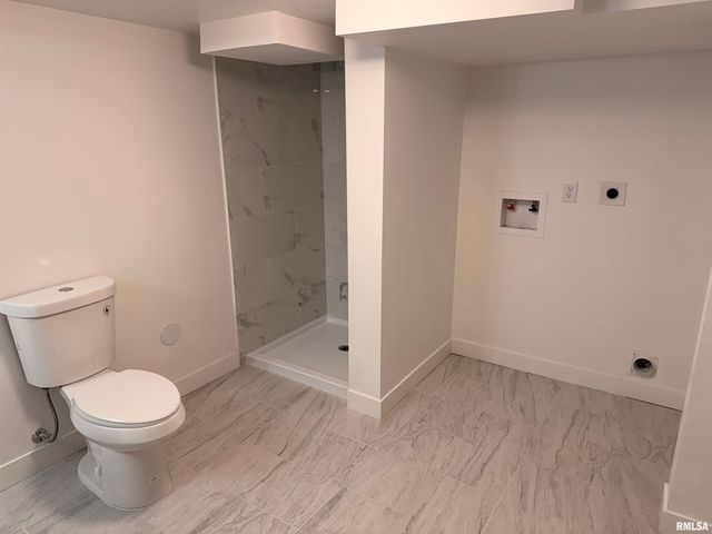 5110 N SHERIDAN Road, Peoria, IL 61614