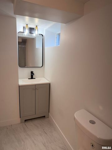 5110 N SHERIDAN Road, Peoria, IL 61614