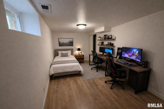 5110 N SHERIDAN Road, Peoria, IL 61614