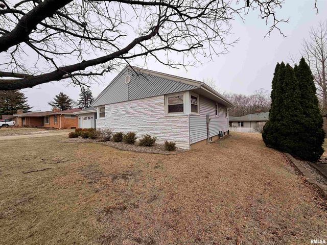 5110 N SHERIDAN Road, Peoria, IL 61614