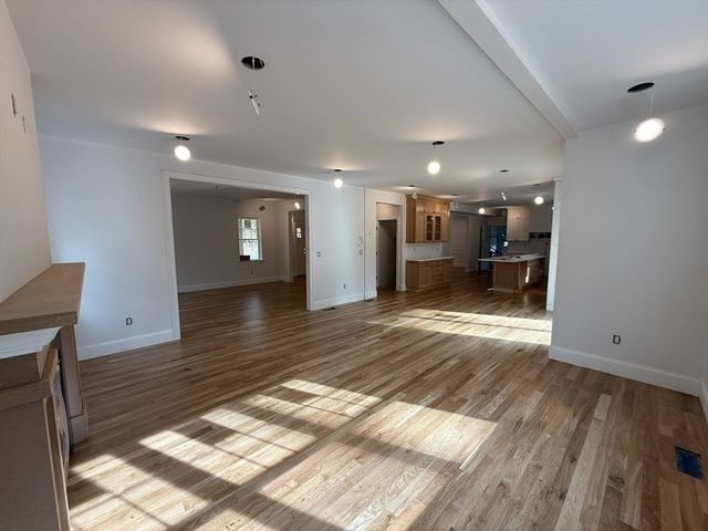 120 Maple St, Stow, MA 01775