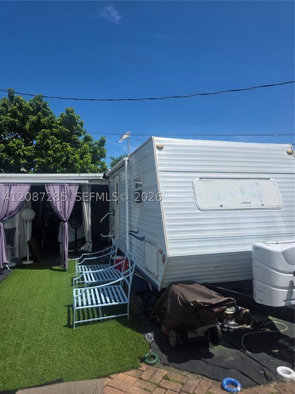 291 NW 102nd St, Miami, FL 33150