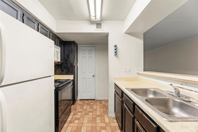 14600 Fonmeadow Drive 702, Houston, TX 77035