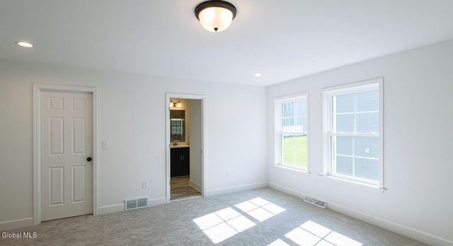 22 Cloverleaf Court, East Greenbush, NY 12061