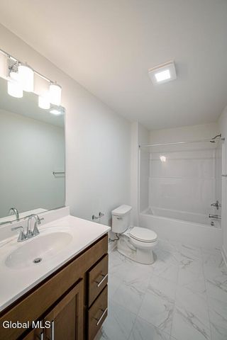 22 Cloverleaf Court, East Greenbush, NY 12061