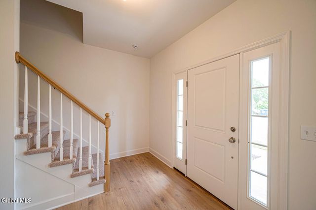 22 Cloverleaf Court, East Greenbush, NY 12061