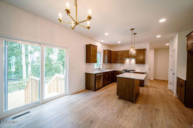 22 Cloverleaf Court, East Greenbush, NY 12061