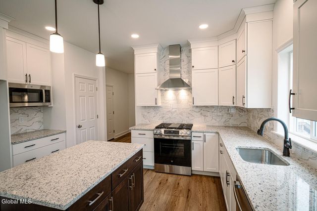 22 Cloverleaf Court, East Greenbush, NY 12061