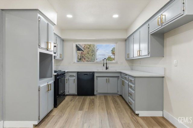 1125 Washington Avenue, Bakersfield, CA 93308