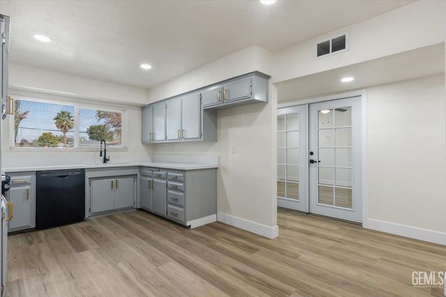 1125 Washington Avenue, Bakersfield, CA 93308