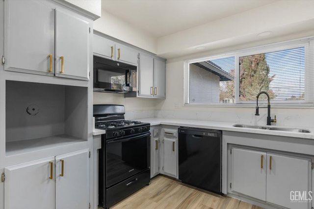 1125 Washington Avenue, Bakersfield, CA 93308