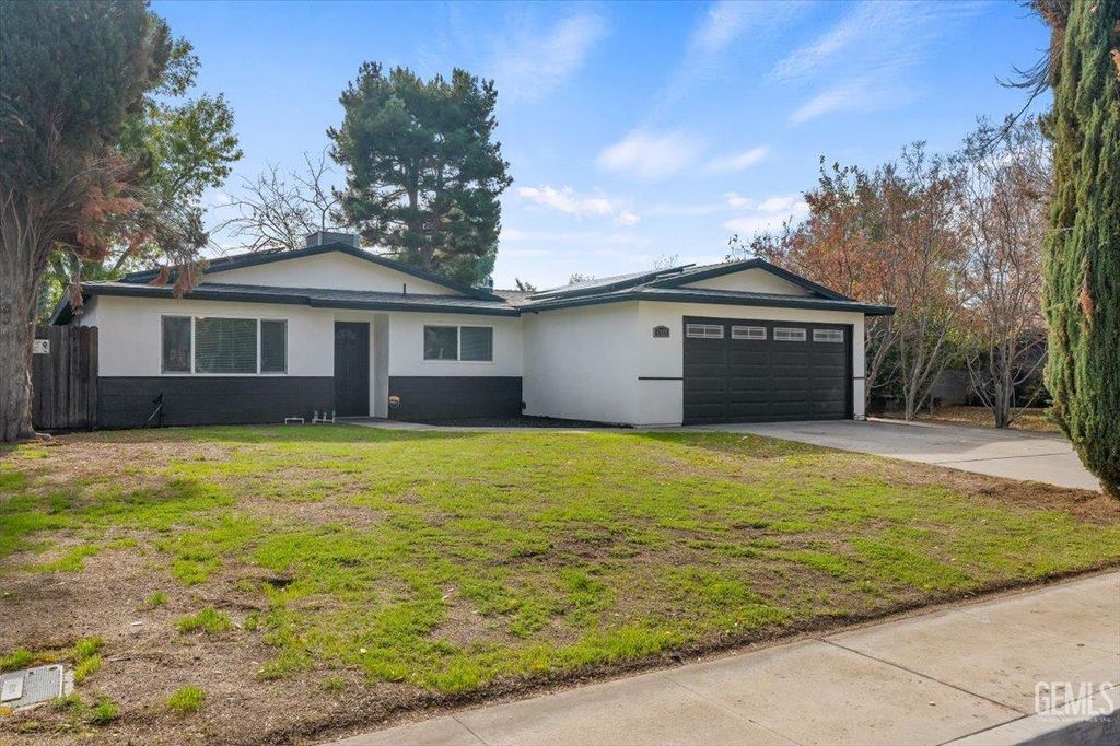 1125 Washington Avenue, Bakersfield, CA 93308