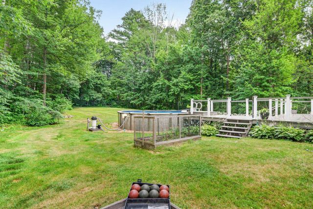 8 King Henry Drive, Londonderry, NH 03053