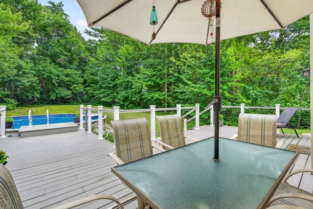 8 King Henry Drive, Londonderry, NH 03053