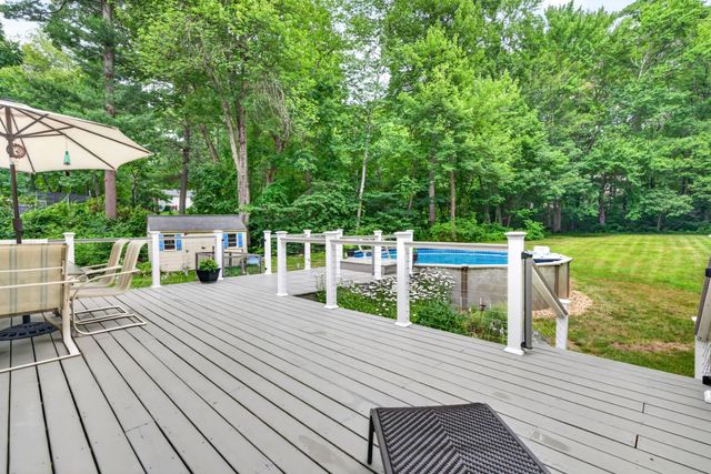 8 King Henry Drive, Londonderry, NH 03053