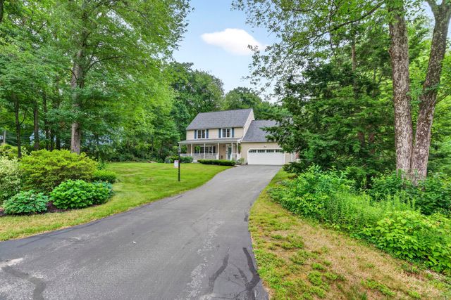 8 King Henry Drive, Londonderry, NH 03053
