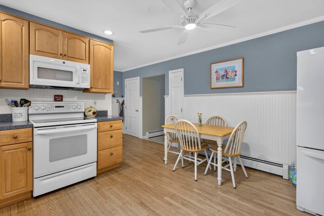 8 King Henry Drive, Londonderry, NH 03053
