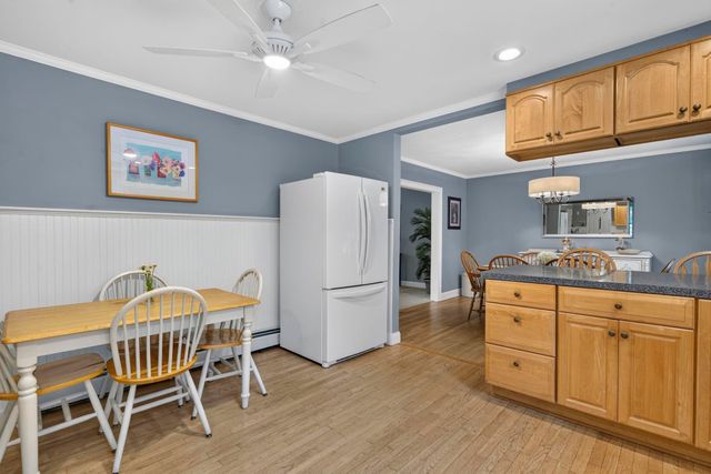 8 King Henry Drive, Londonderry, NH 03053