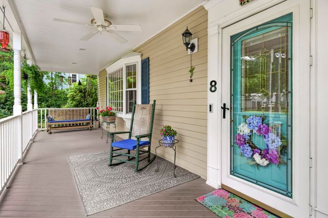 8 King Henry Drive, Londonderry, NH 03053