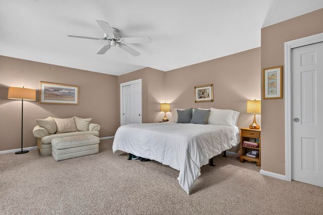 8 King Henry Drive, Londonderry, NH 03053