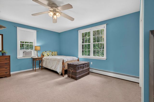 8 King Henry Drive, Londonderry, NH 03053
