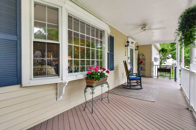 8 King Henry Drive, Londonderry, NH 03053