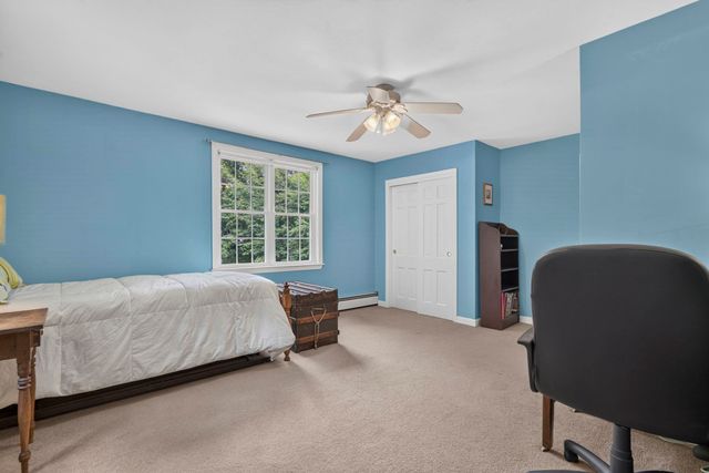 8 King Henry Drive, Londonderry, NH 03053