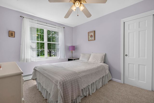 8 King Henry Drive, Londonderry, NH 03053