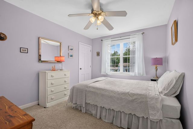 8 King Henry Drive, Londonderry, NH 03053