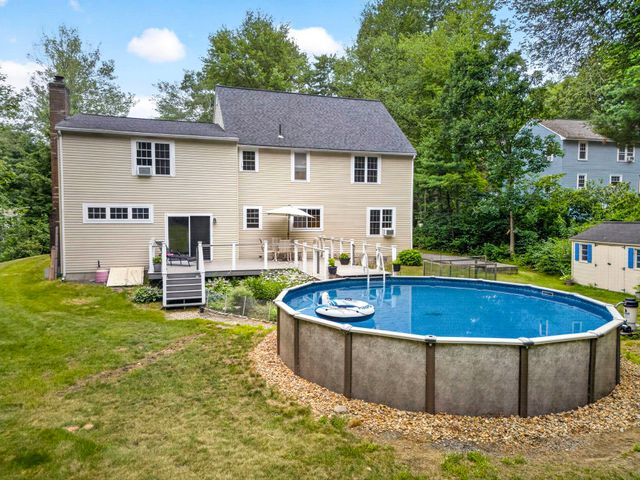 8 King Henry Drive, Londonderry, NH 03053