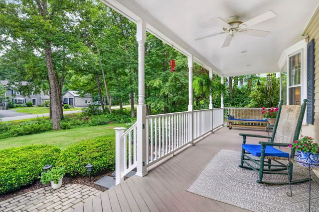 8 King Henry Drive, Londonderry, NH 03053