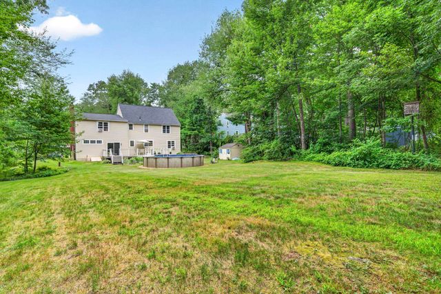 8 King Henry Drive, Londonderry, NH 03053
