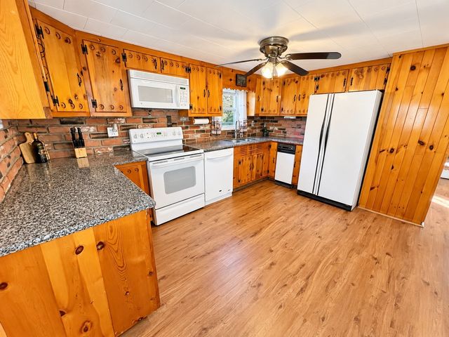 11 Ashton Street, Oxford, MA 01540