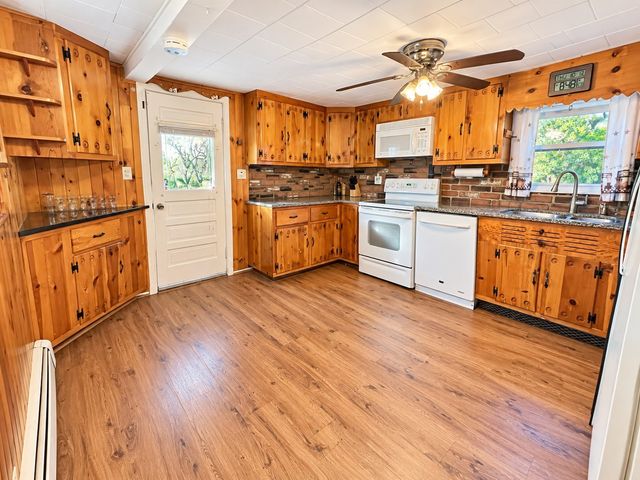11 Ashton Street, Oxford, MA 01540