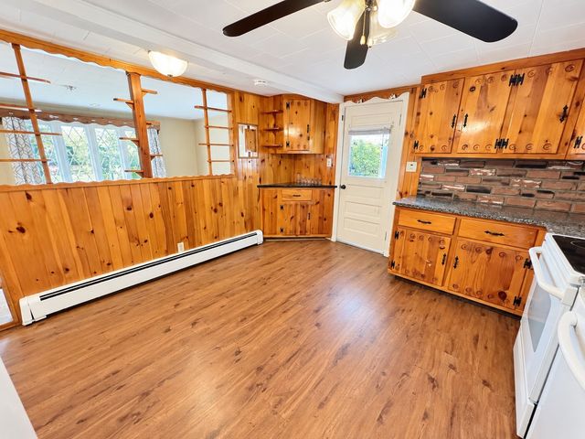 11 Ashton Street, Oxford, MA 01540