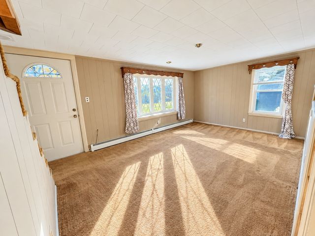 11 Ashton Street, Oxford, MA 01540