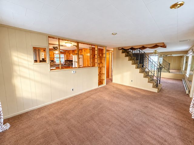 11 Ashton Street, Oxford, MA 01540