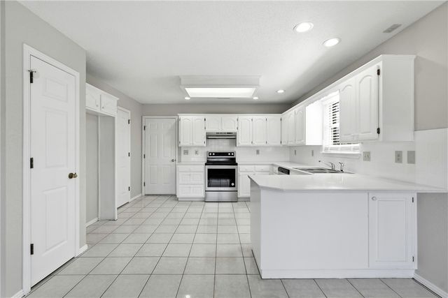 2102 SE K Street, Bentonville, AR 72712