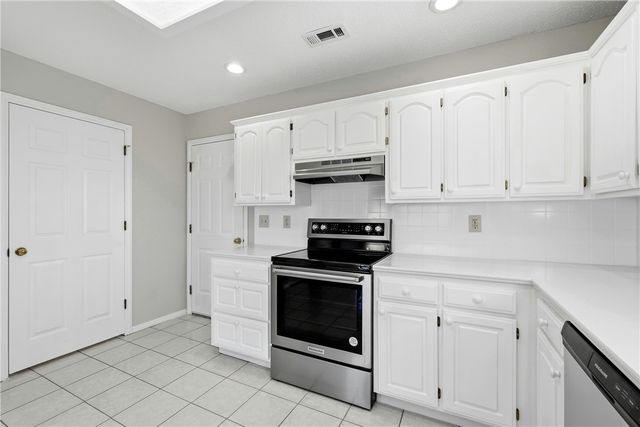 2102 SE K Street, Bentonville, AR 72712