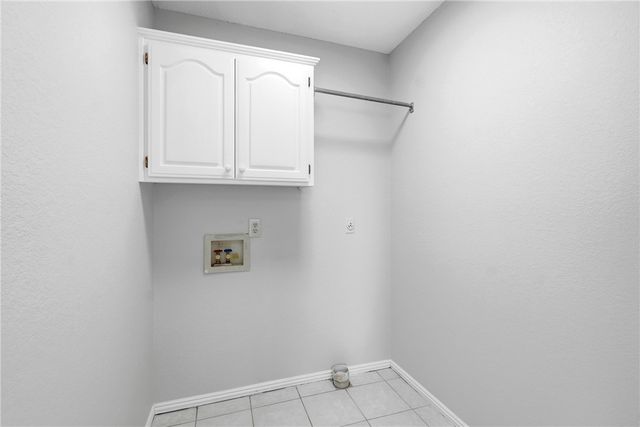 2102 SE K Street, Bentonville, AR 72712