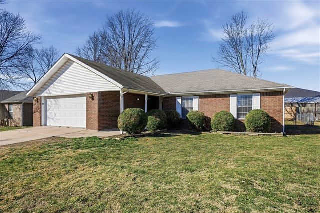 2102 SE K Street, Bentonville, AR 72712