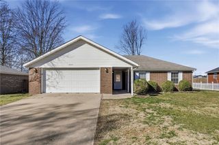 2102 SE K Street, Bentonville, AR 72712