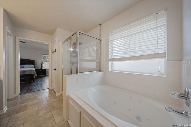 653 LAKE VALLEY DR, La Vernia, TX 78121