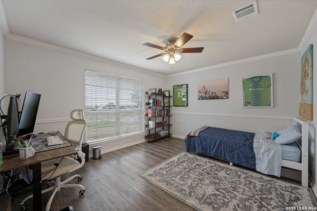 653 LAKE VALLEY DR, La Vernia, TX 78121
