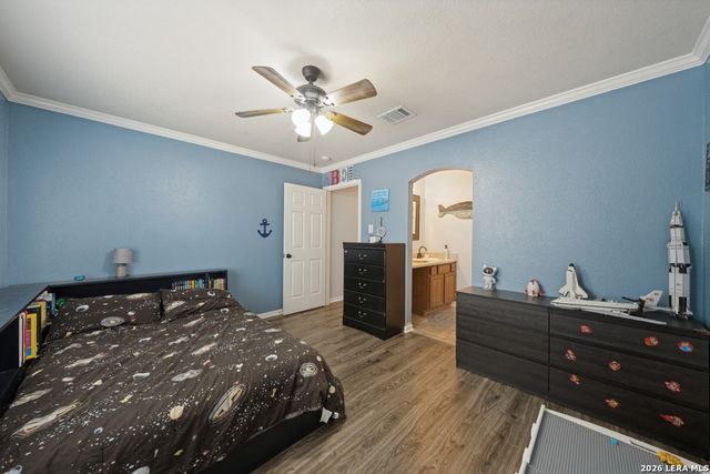653 LAKE VALLEY DR, La Vernia, TX 78121