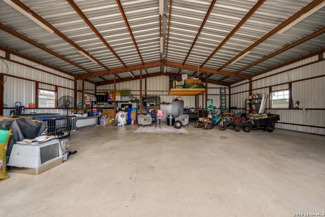 653 LAKE VALLEY DR, La Vernia, TX 78121