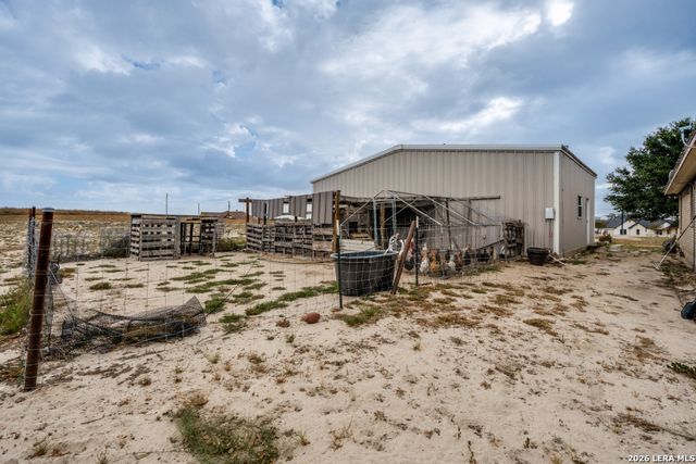653 LAKE VALLEY DR, La Vernia, TX 78121